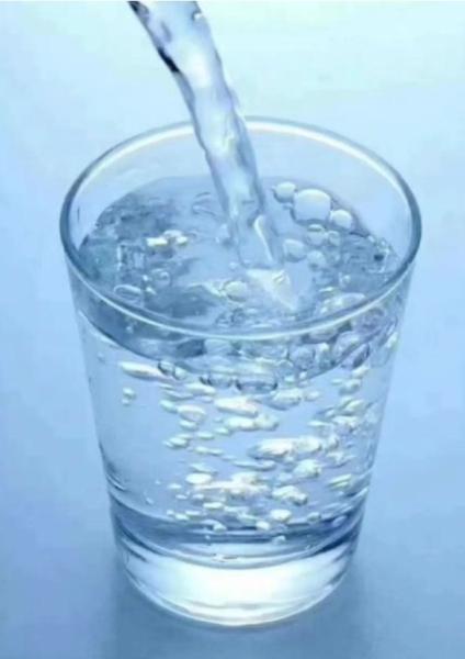 喝水也需有度：女子因每日5升水摄入确诊尿崩症